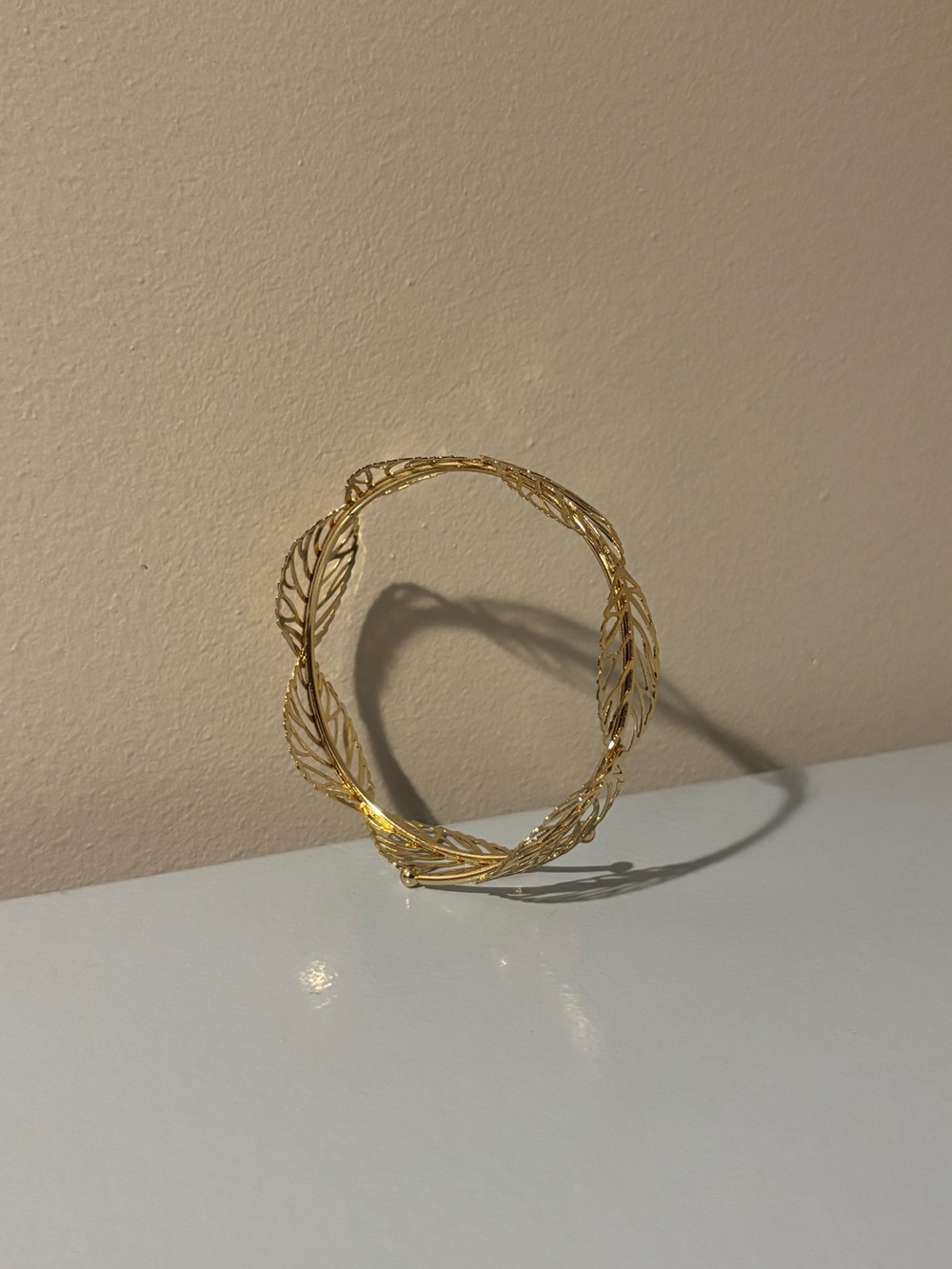 Gold Leaf Arm Cuff - Elegant Women’s Jewelry - Picture 4 of 4